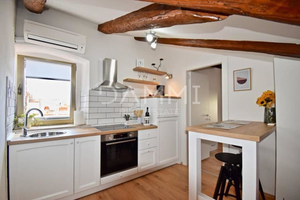 PULA, CENTAR - Esclusivi 2 appartamenti in posizione top