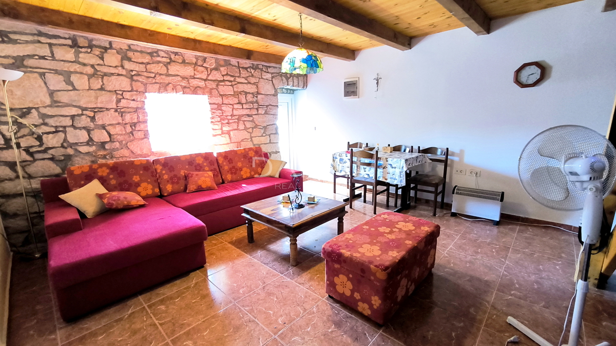 ISTRA, MARČANA - casa istriana ristrutturata con bel cortile, vicinanza alla spiaggia