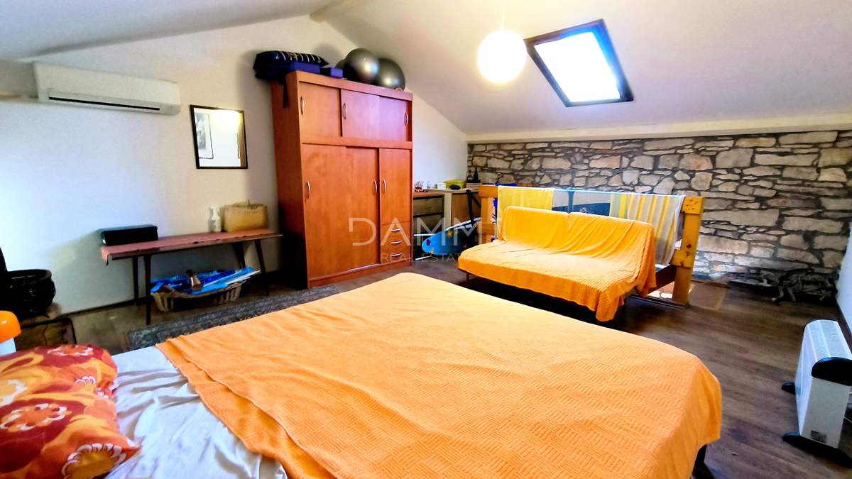 ISTRA, MARČANA - casa istriana ristrutturata con bel cortile, vicinanza alla spiaggia