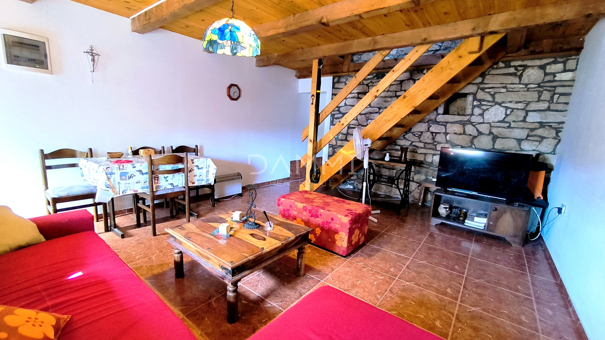 ISTRA, MARČANA - casa istriana ristrutturata con bel cortile, vicinanza alla spiaggia