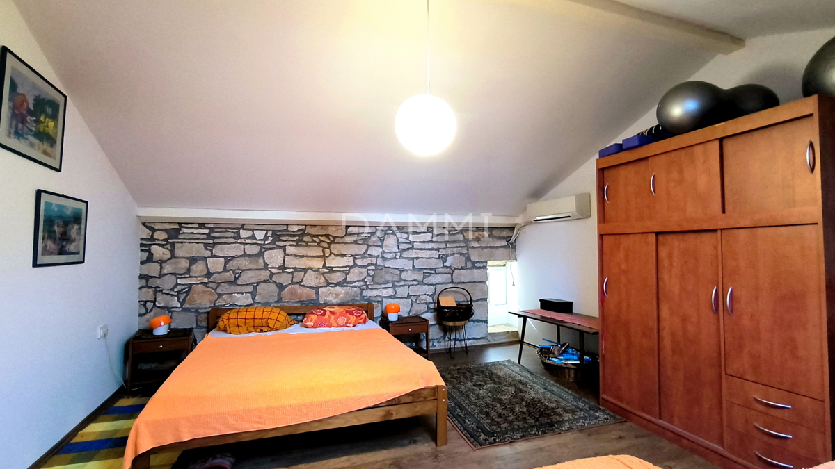 ISTRA, MARČANA - casa istriana ristrutturata con bel cortile, vicinanza alla spiaggia