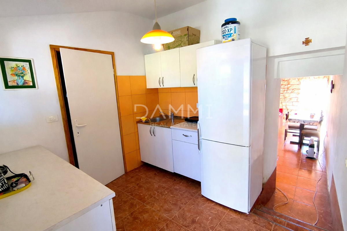 ISTRA, MARČANA - casa istriana ristrutturata con bel cortile, vicinanza alla spiaggia