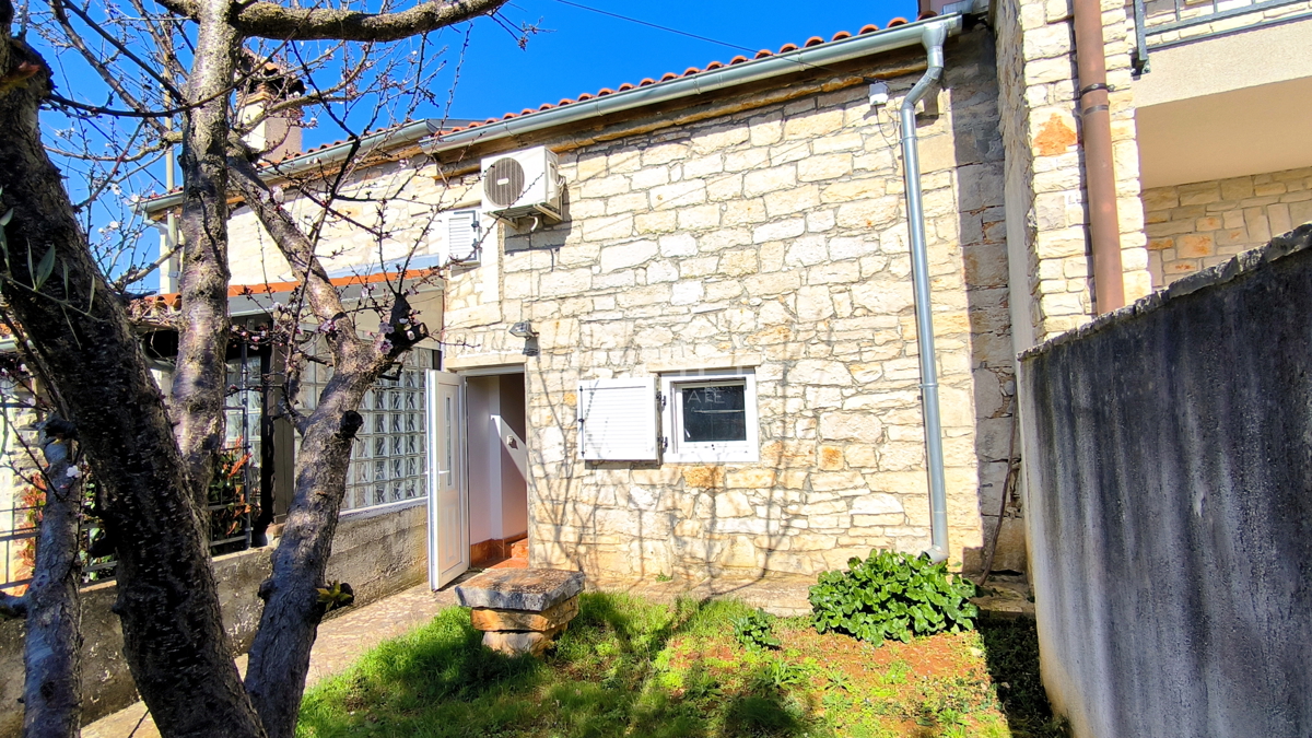 ISTRA, MARČANA - casa istriana ristrutturata con bel cortile, vicinanza alla spiaggia