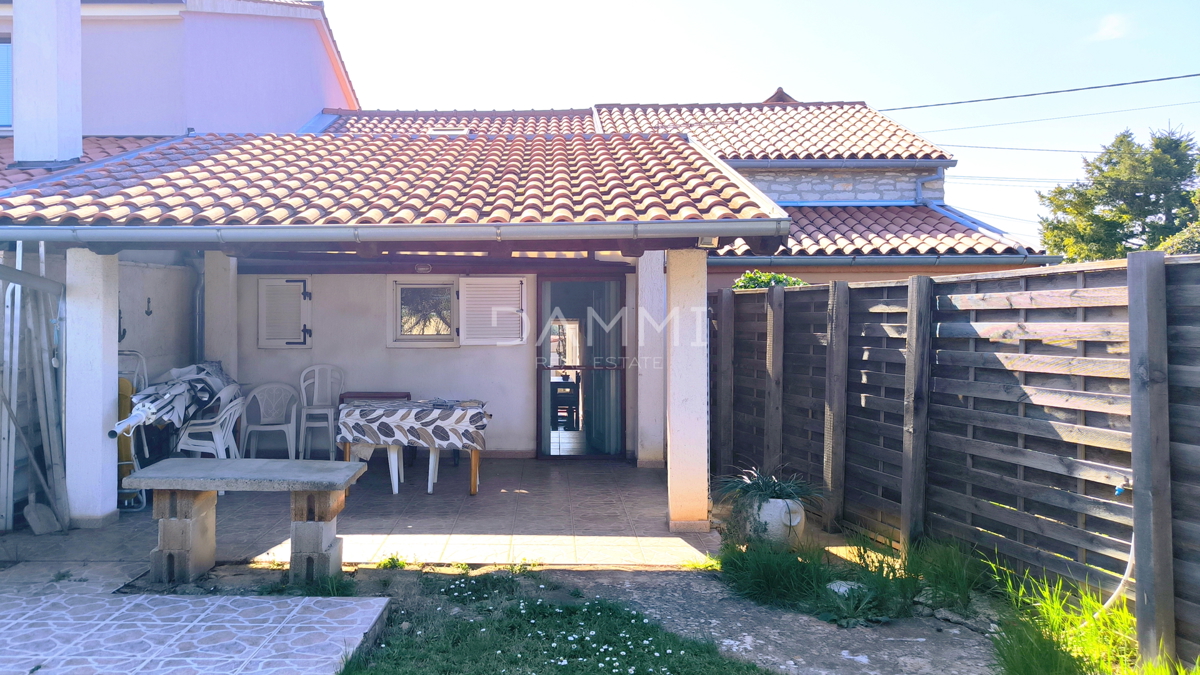 ISTRA, MARČANA - casa istriana ristrutturata con bel cortile, vicinanza alla spiaggia