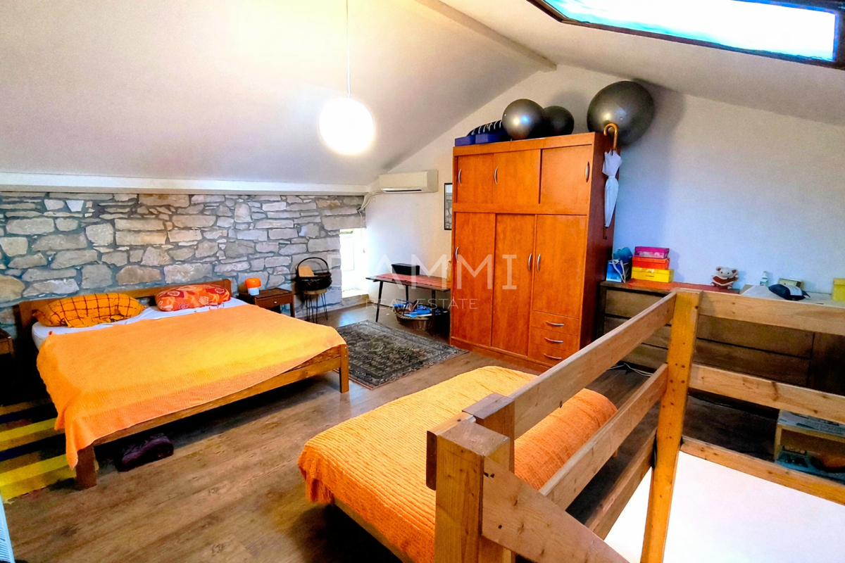 ISTRA, MARČANA - casa istriana ristrutturata con bel cortile, vicinanza alla spiaggia