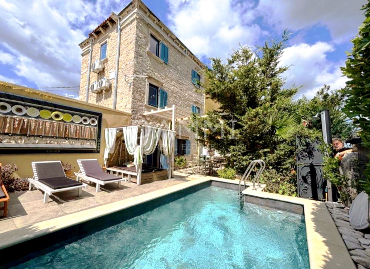 Istra, Krnica - affascinante casa in pietra con piscina