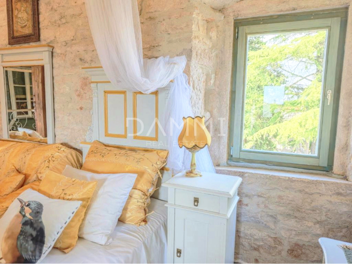 Istra, Krnica - affascinante casa in pietra con piscina