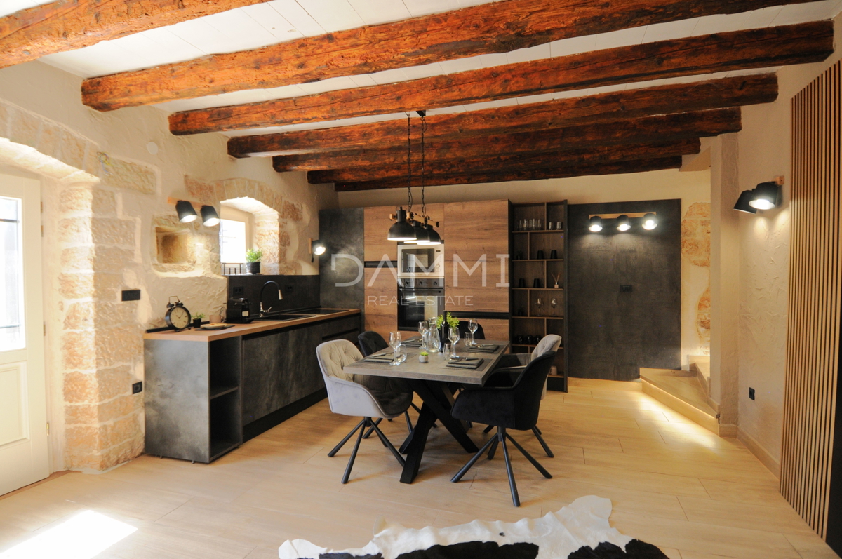 ISTRA, VIŠNJAN - CASA IN PIETRA ISTRIANA CON PISCINA