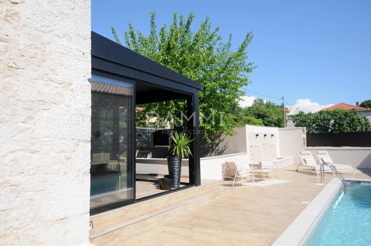 ISTRA, VIŠNJAN - CASA IN PIETRA ISTRIANA CON PISCINA