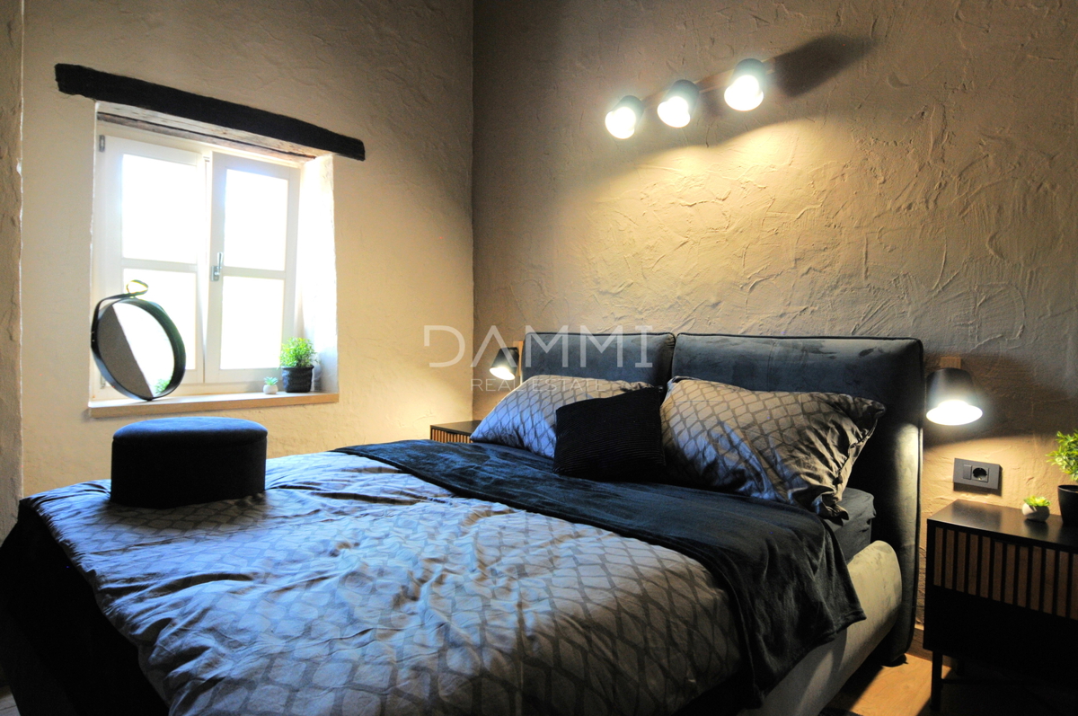 ISTRA, VIŠNJAN - CASA IN PIETRA ISTRIANA CON PISCINA