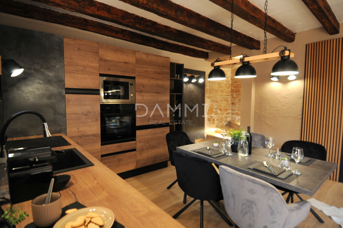 ISTRA, VIŠNJAN - CASA IN PIETRA ISTRIANA CON PISCINA