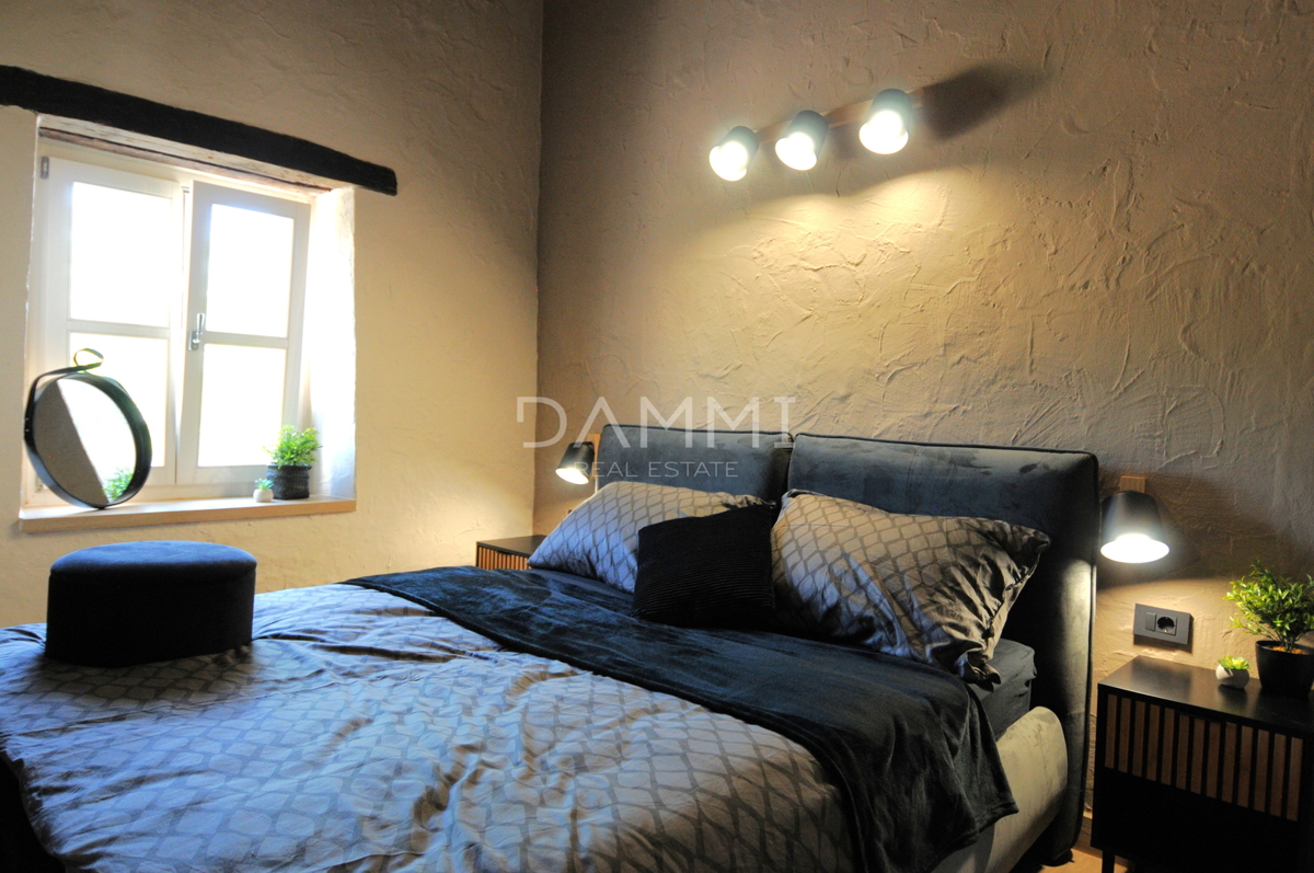 ISTRA, VIŠNJAN - CASA IN PIETRA ISTRIANA CON PISCINA