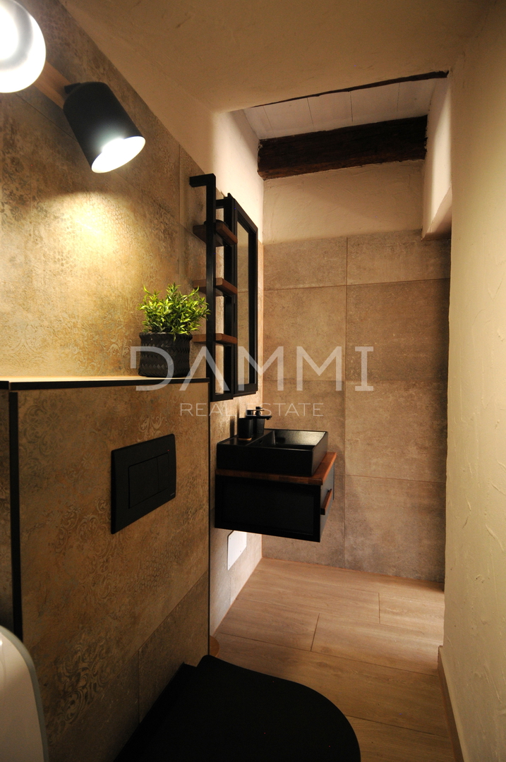 ISTRA, VIŠNJAN - CASA IN PIETRA ISTRIANA CON PISCINA