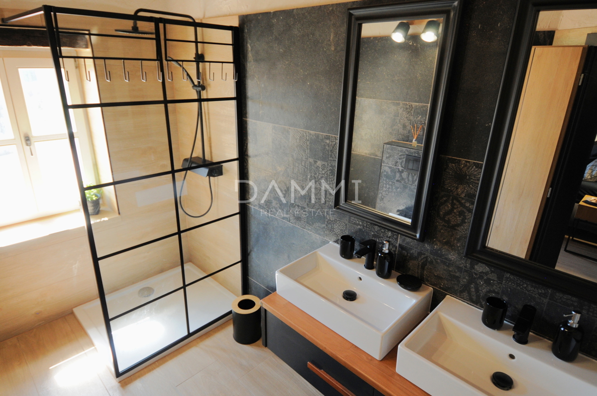 ISTRA, VIŠNJAN - CASA IN PIETRA ISTRIANA CON PISCINA