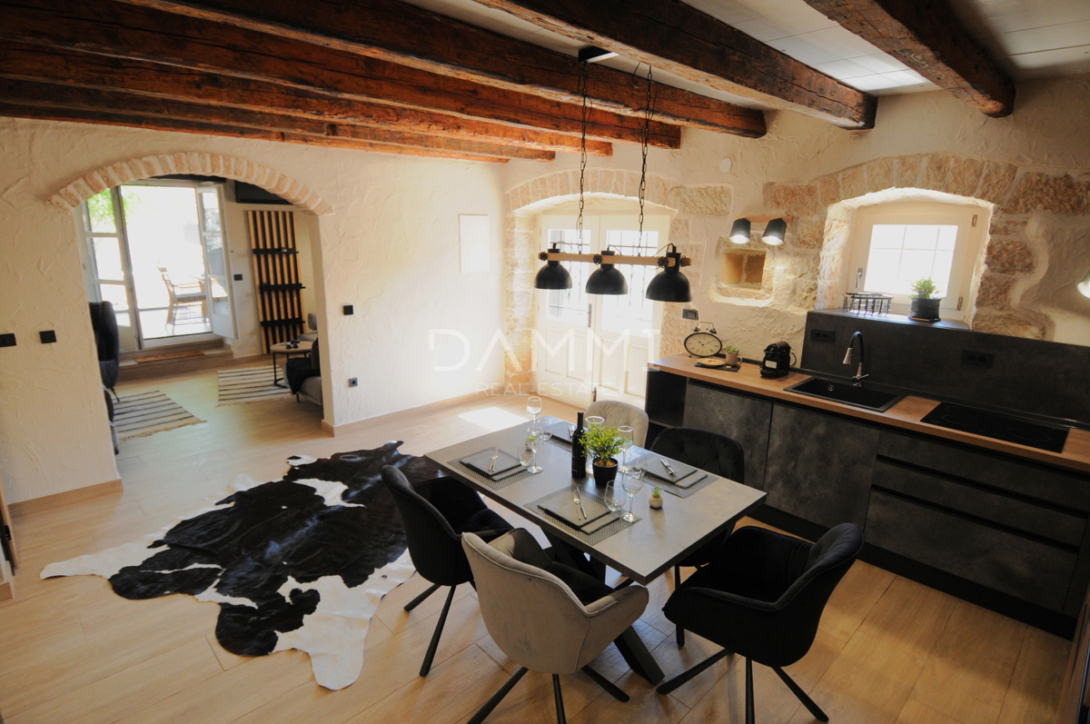 ISTRA, VIŠNJAN - CASA IN PIETRA ISTRIANA CON PISCINA