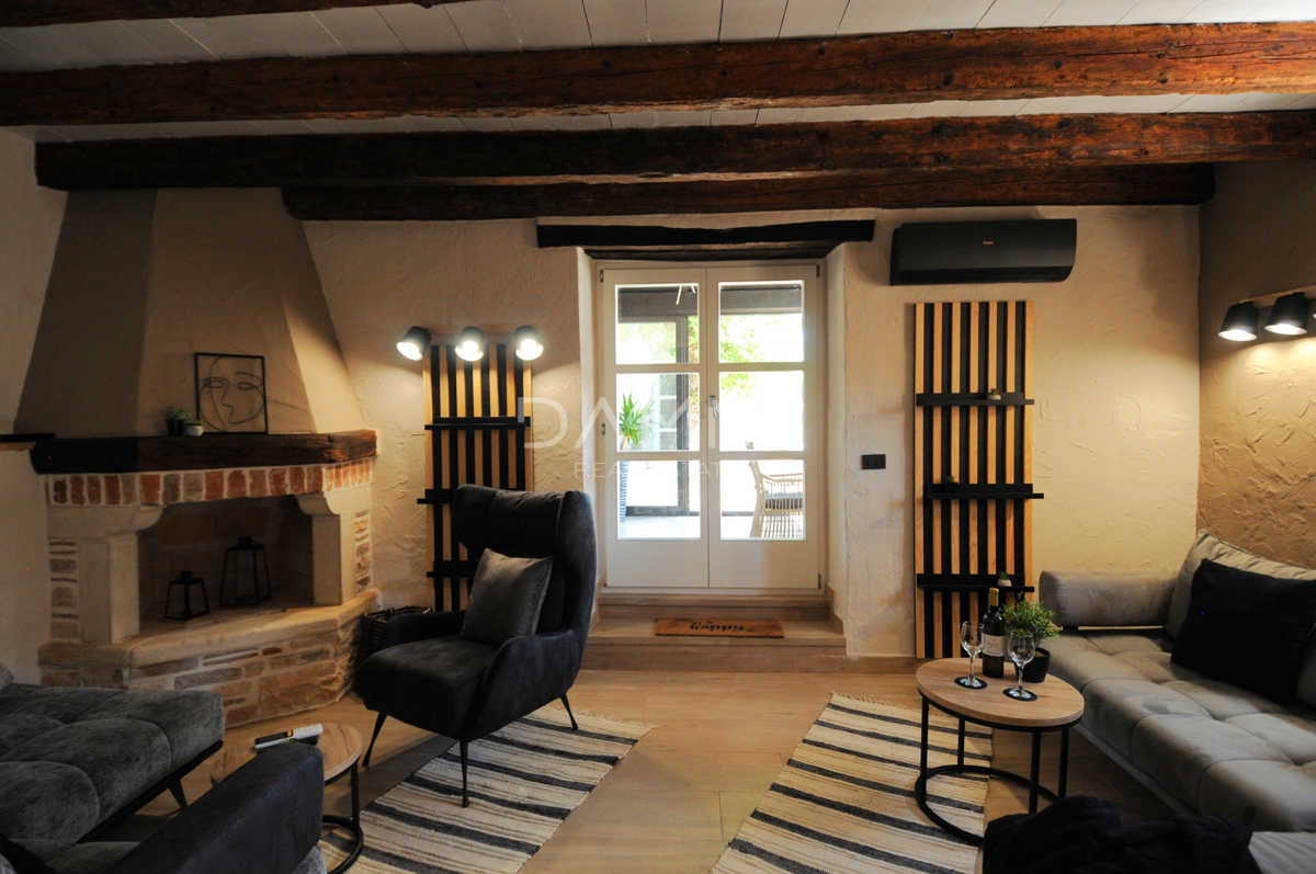 ISTRA, VIŠNJAN - CASA IN PIETRA ISTRIANA CON PISCINA