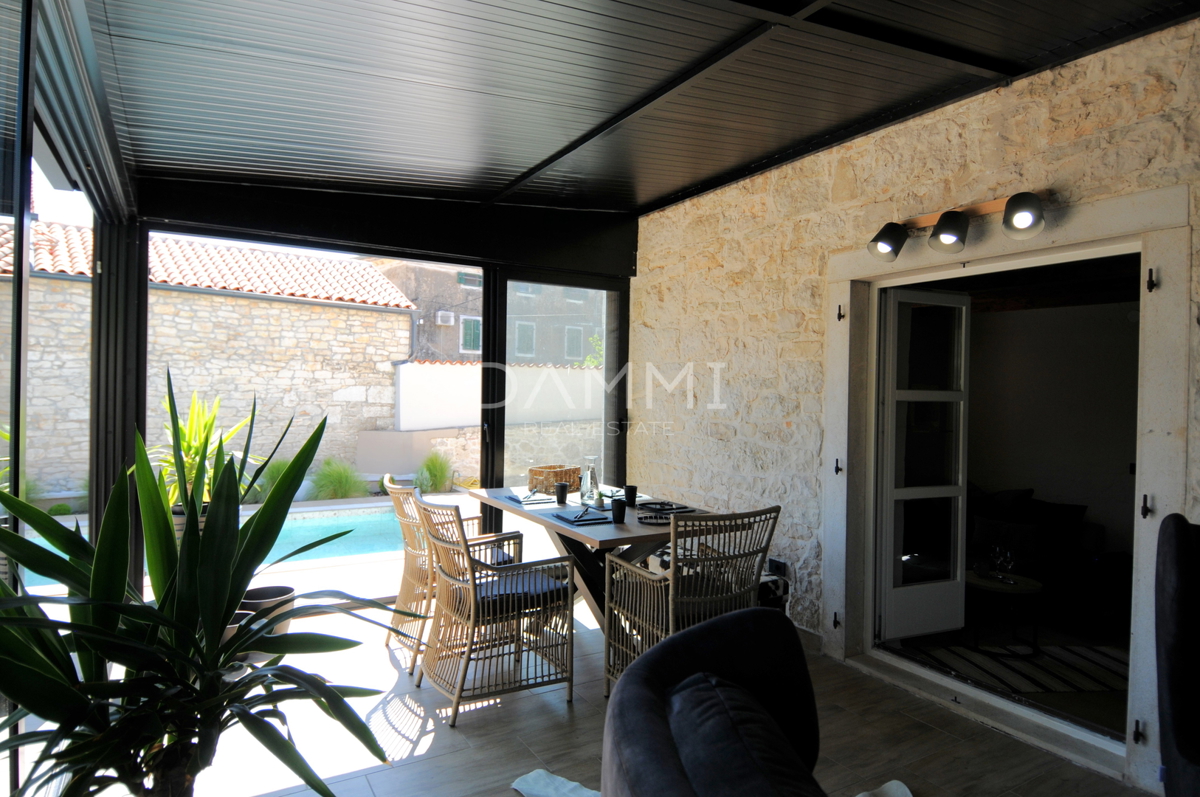ISTRA, VIŠNJAN - CASA IN PIETRA ISTRIANA CON PISCINA