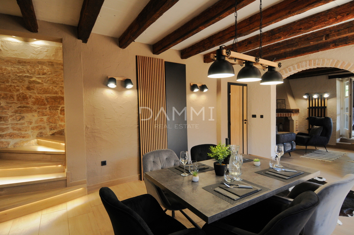 ISTRA, VIŠNJAN - CASA IN PIETRA ISTRIANA CON PISCINA