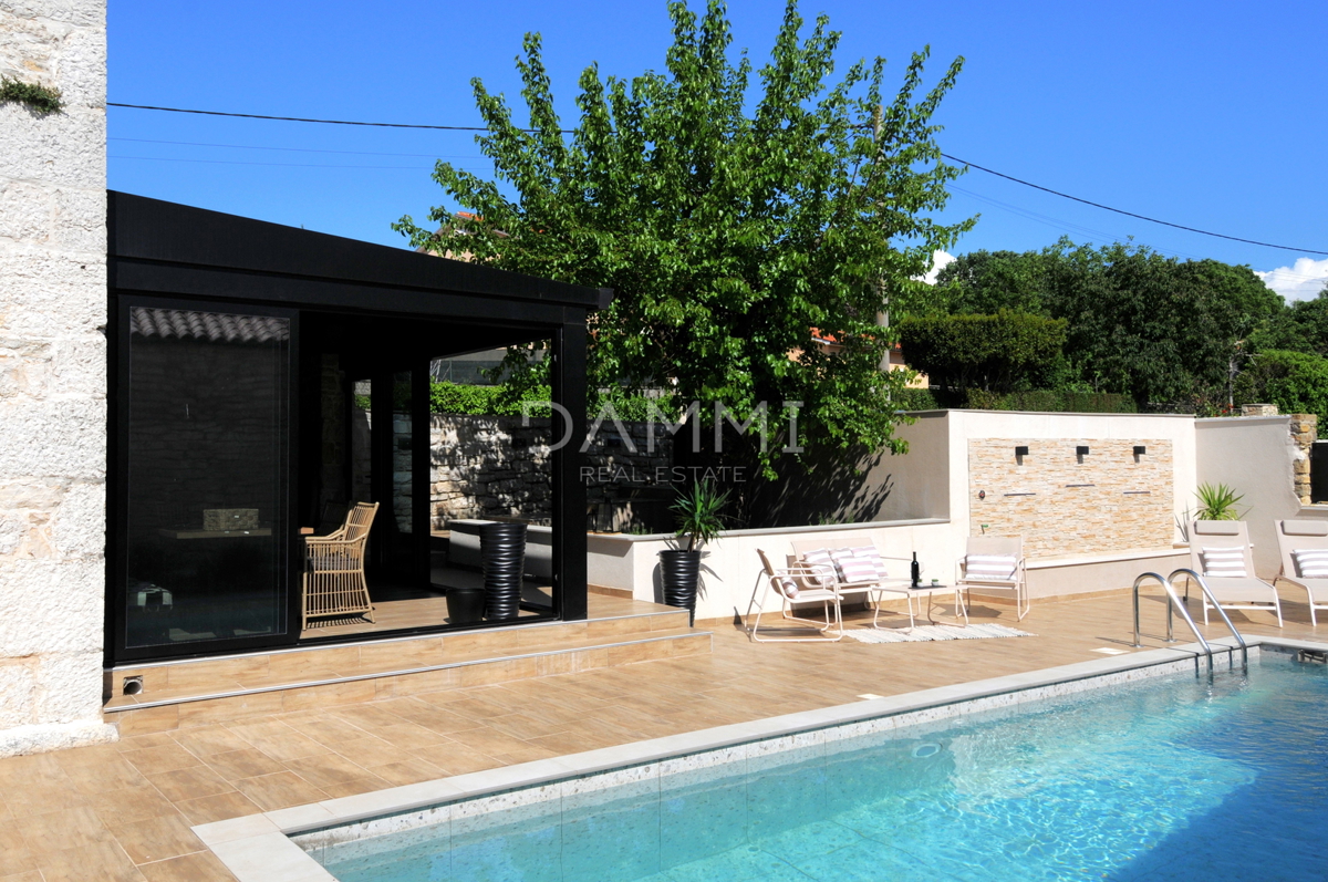 ISTRA, VIŠNJAN - CASA IN PIETRA ISTRIANA CON PISCINA