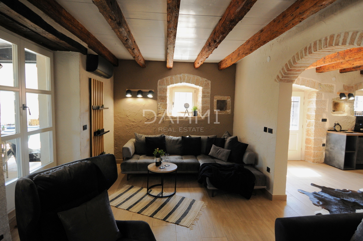 ISTRA, VIŠNJAN - CASA IN PIETRA ISTRIANA CON PISCINA