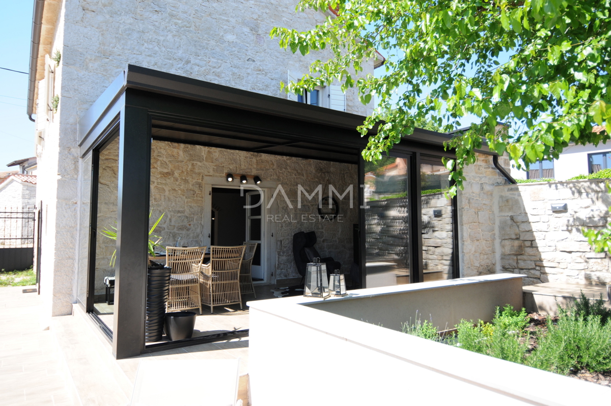 ISTRA, VIŠNJAN - CASA IN PIETRA ISTRIANA CON PISCINA