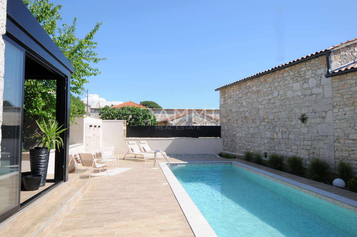 ISTRA, VIŠNJAN - CASA IN PIETRA ISTRIANA CON PISCINA