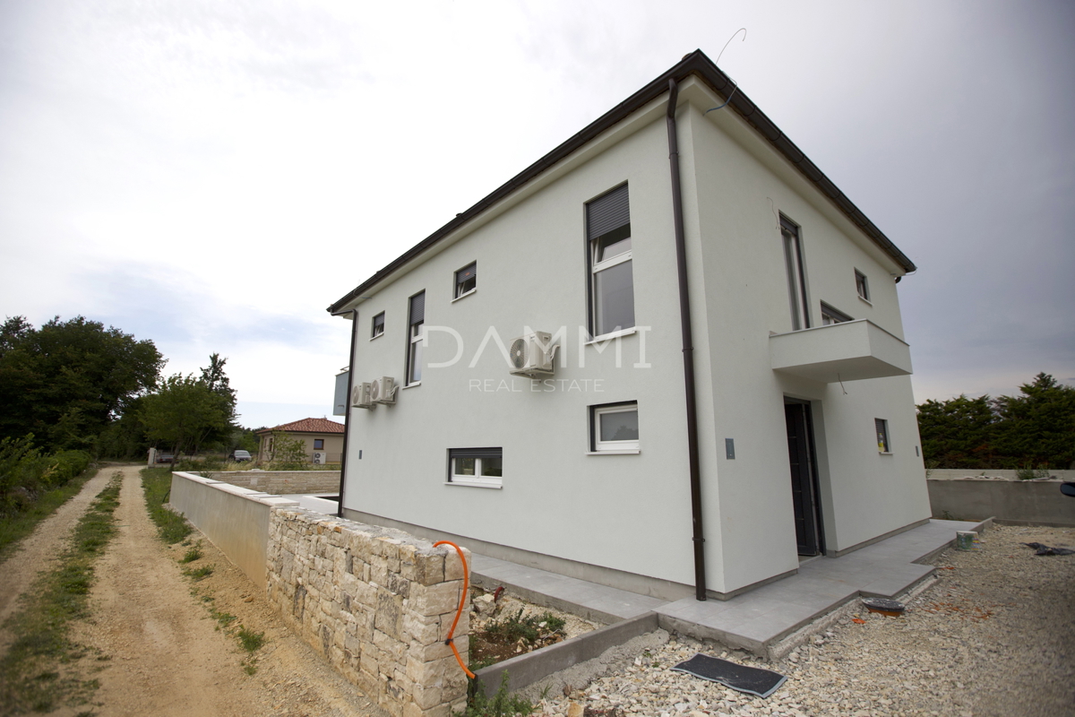 ISTRIA, SVETVINCENAT - Casa moderna con piscina in un tranquillo villaggio