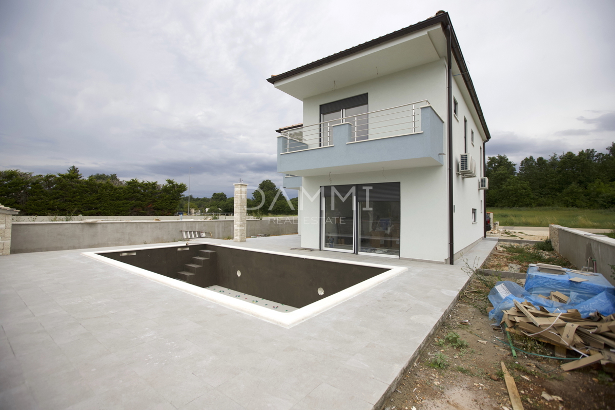 ISTRIA, SVETVINCENAT - Casa moderna con piscina in un tranquillo villaggio