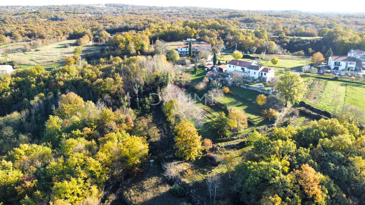 ISTRIA, ŽMINJ - Terreno edificabile in un tranquillo villaggio vicino a Gimino 2072 m2