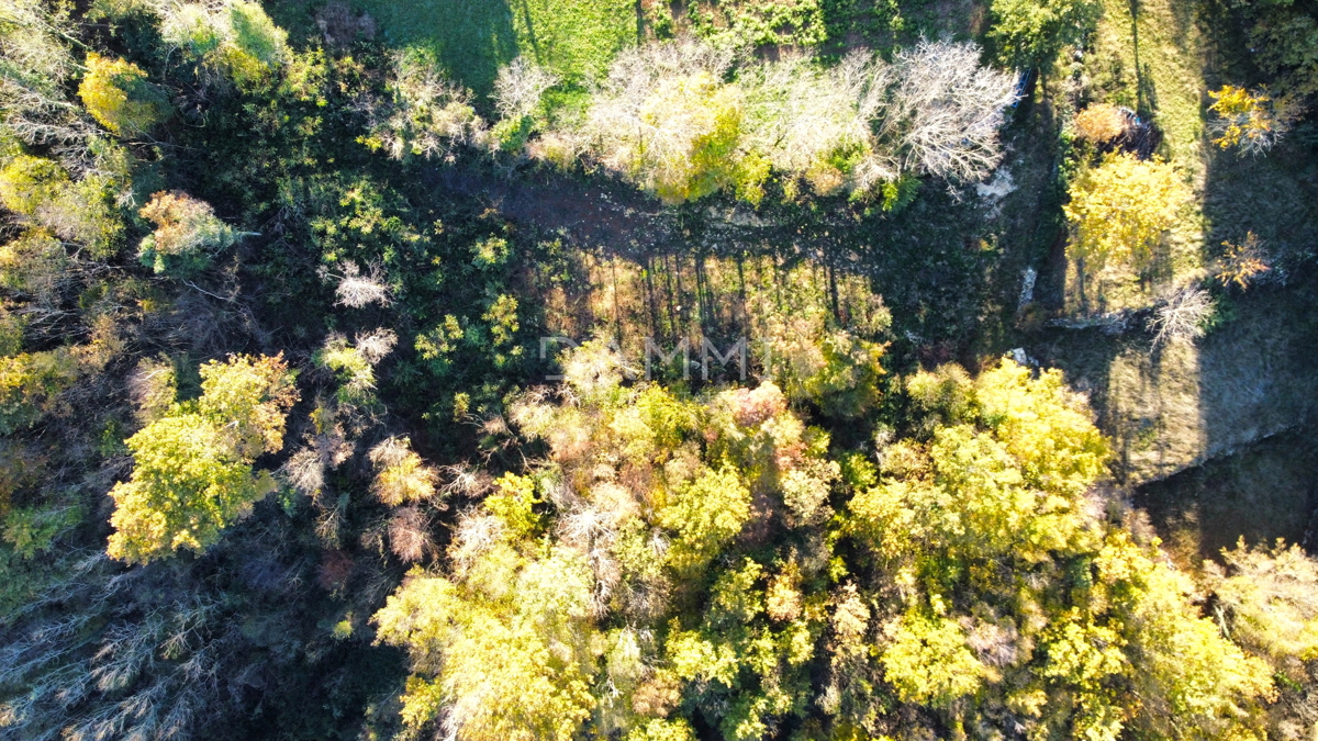 ISTRIA, ŽMINJ - Terreno edificabile in un tranquillo villaggio vicino a Gimino 2072 m2