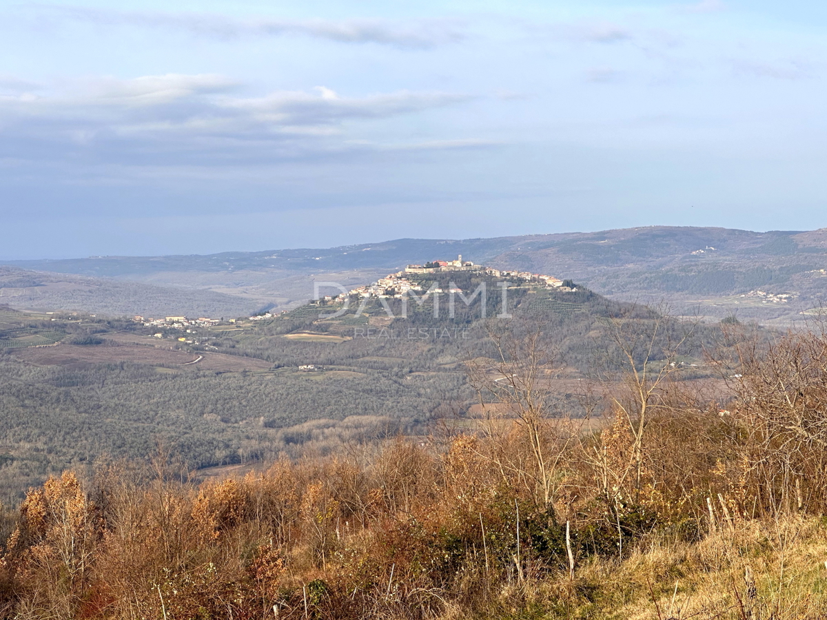 MOTOVUN, ZAMASK - Terreno edificabile con vista panoramica su Montona