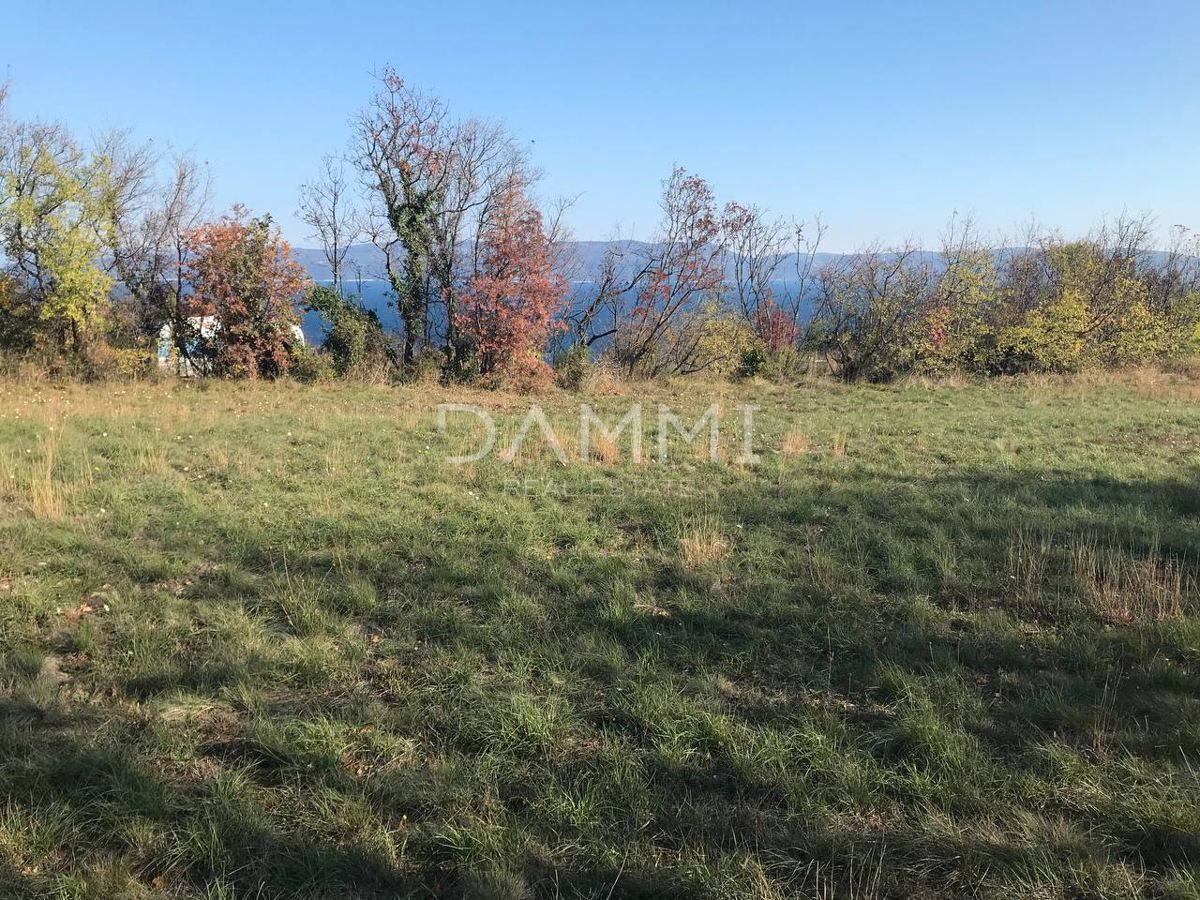 ISTRIA, LABIN - Terreno edificabile con vista panoramica sul mare