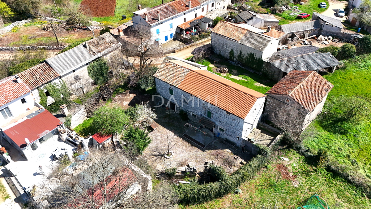 ISTRA, ŽMINJ - Tradizionale casa in pietra con giardino di 700 m2