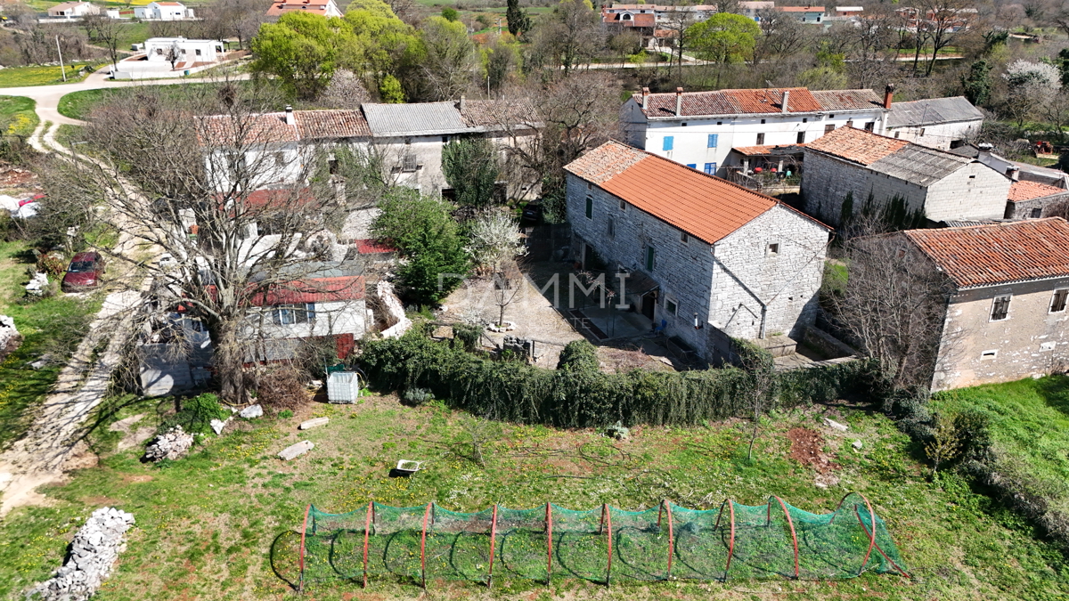 ISTRA, ŽMINJ - Tradizionale casa in pietra con giardino di 700 m2
