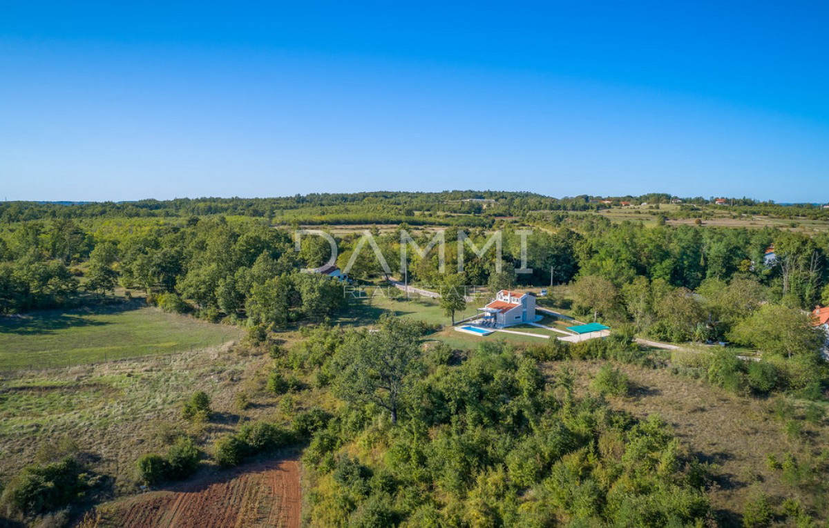 ISTRIA CENTRALE - Affascinante casa con piscina immersa nella natura