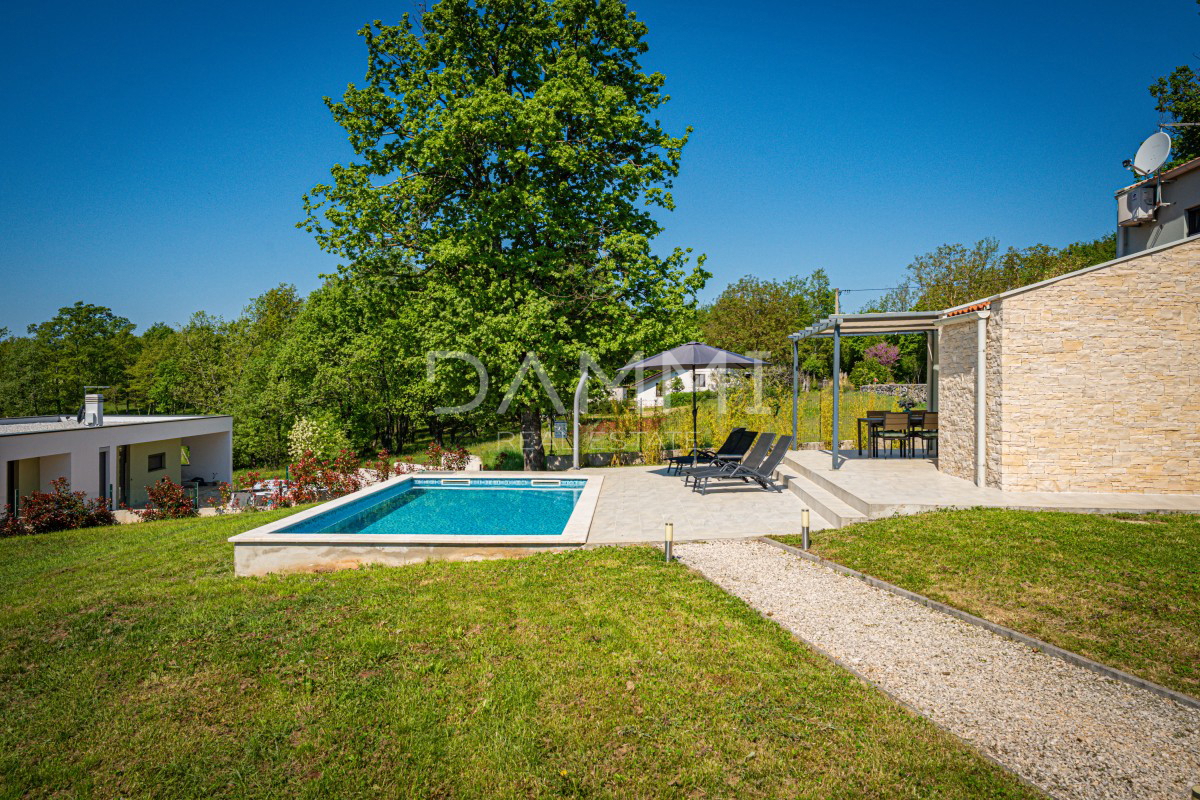 ISTRIA CENTRALE - Affascinante casa con piscina immersa nella natura