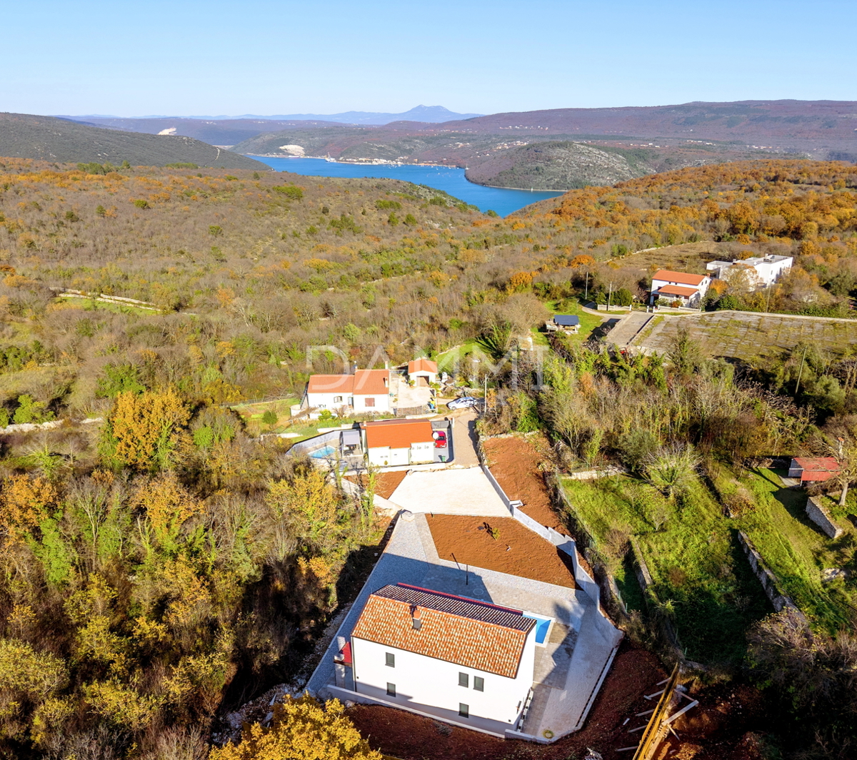 Istra, Rakalj - villa moderna con piscina, vista mare