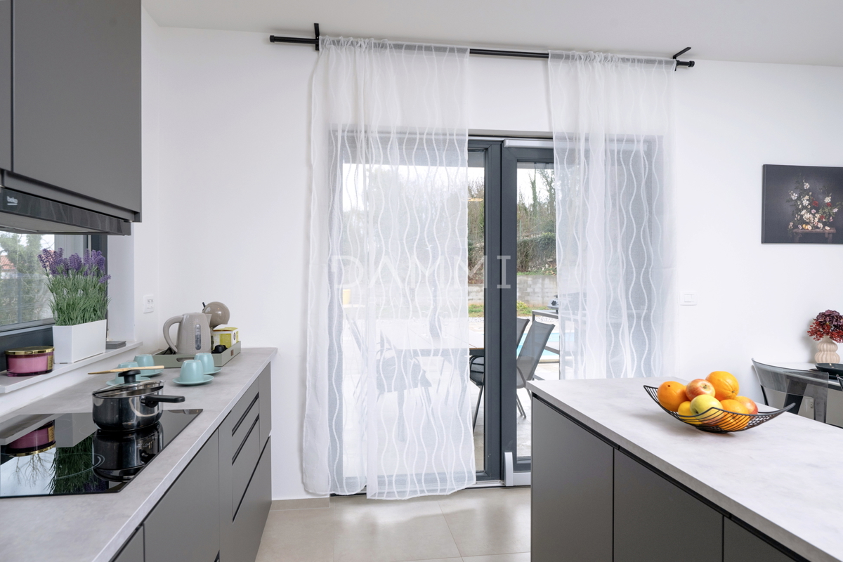 Istra, Rakalj - villa moderna con piscina, vista mare