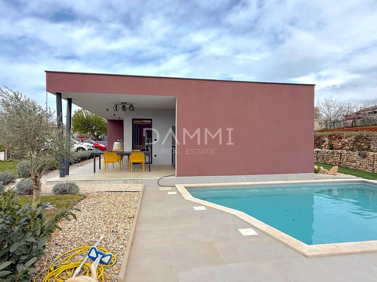 ISTRA, SVETI LOVREČ - VILLA MODERNA AL PIANO TERRA CON PISCINA IN BEL CONTESTO