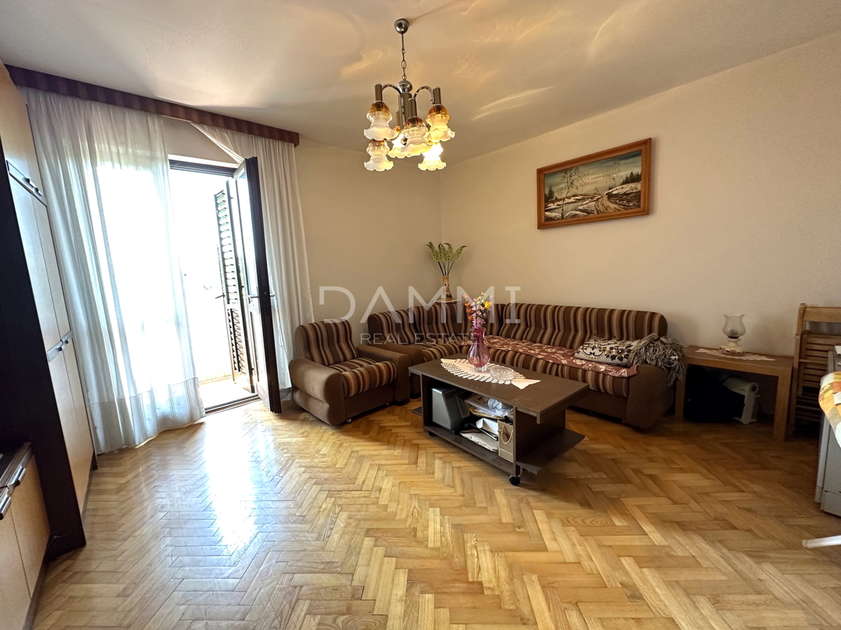 PULA, VODNJAN - Appartamento 3° piano, due camere, posto auto