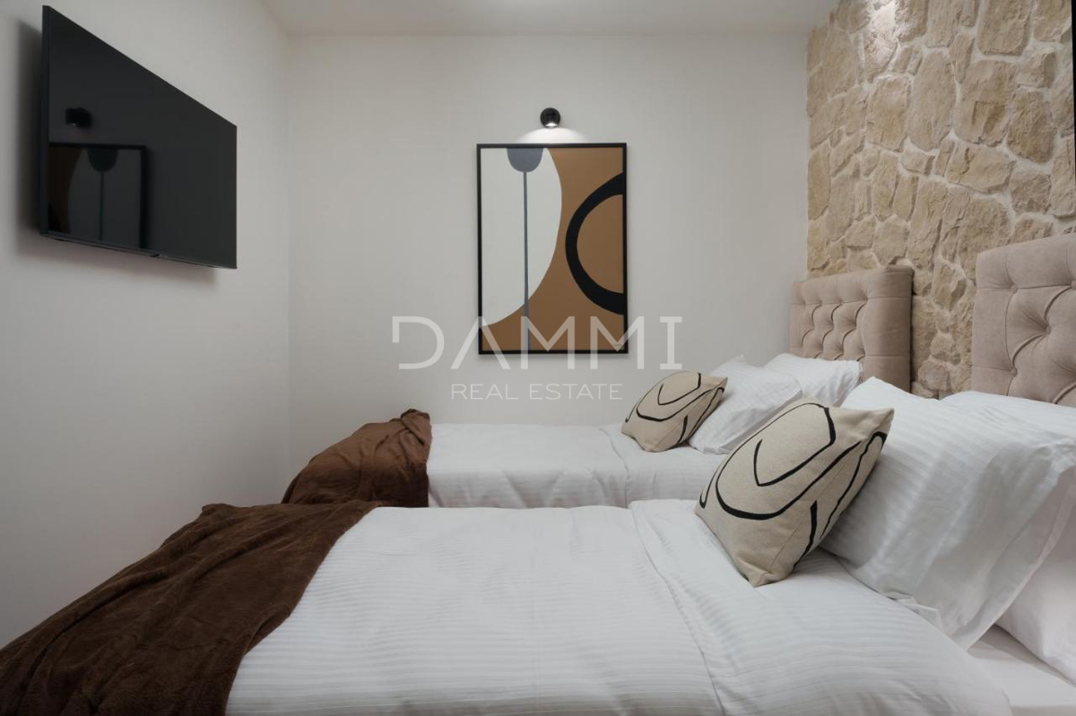 ROVINJ, CENTRO - Appartamento di design con due camere da letto