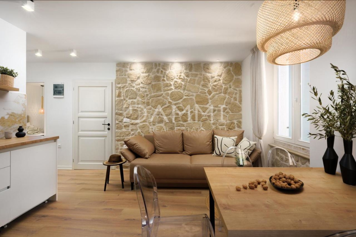 ROVINJ, CENTRO - Appartamento di design con due camere da letto