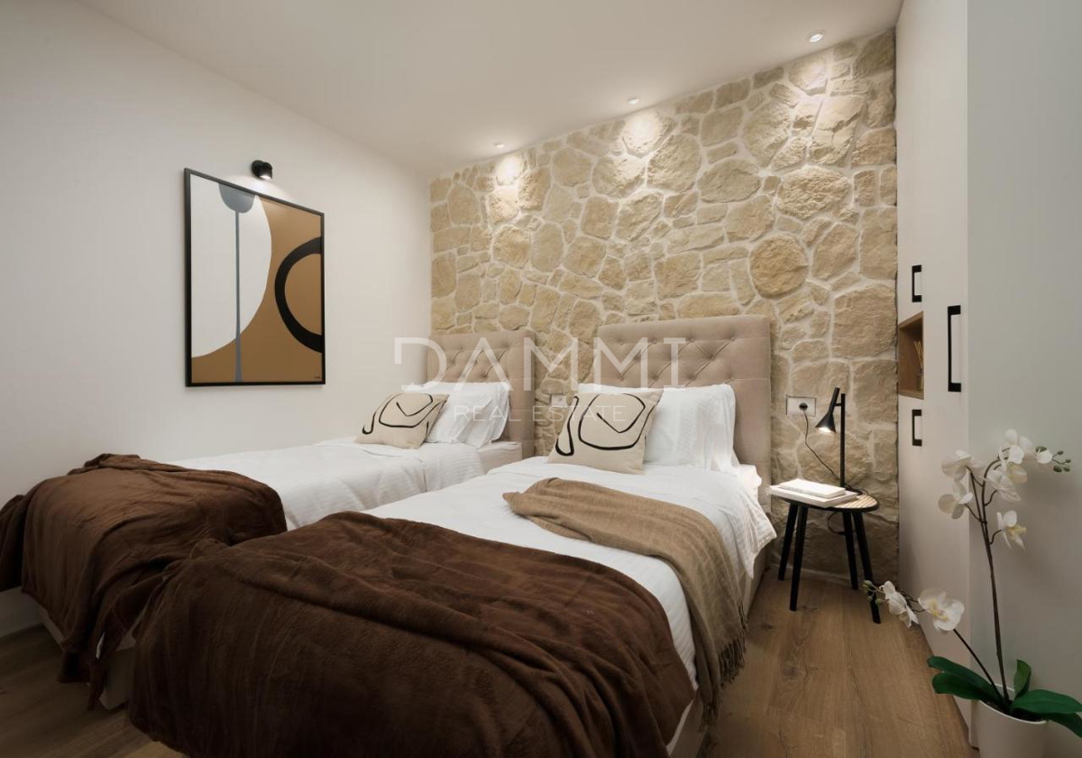 ROVINJ, CENTRO - Appartamento di design con due camere da letto