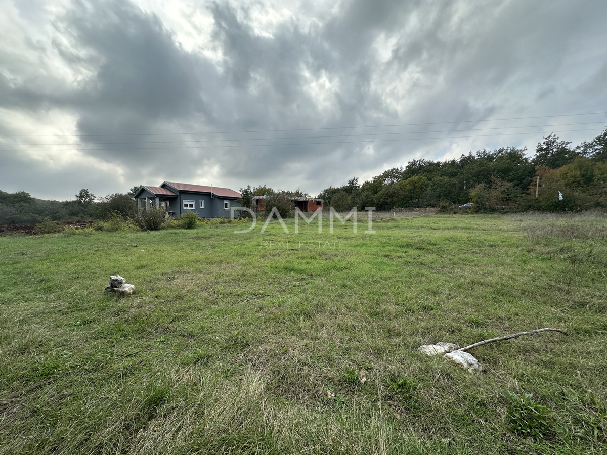 ROVIGNO, SOŠIĆI - Terreno edificabile vicino a Rovigno