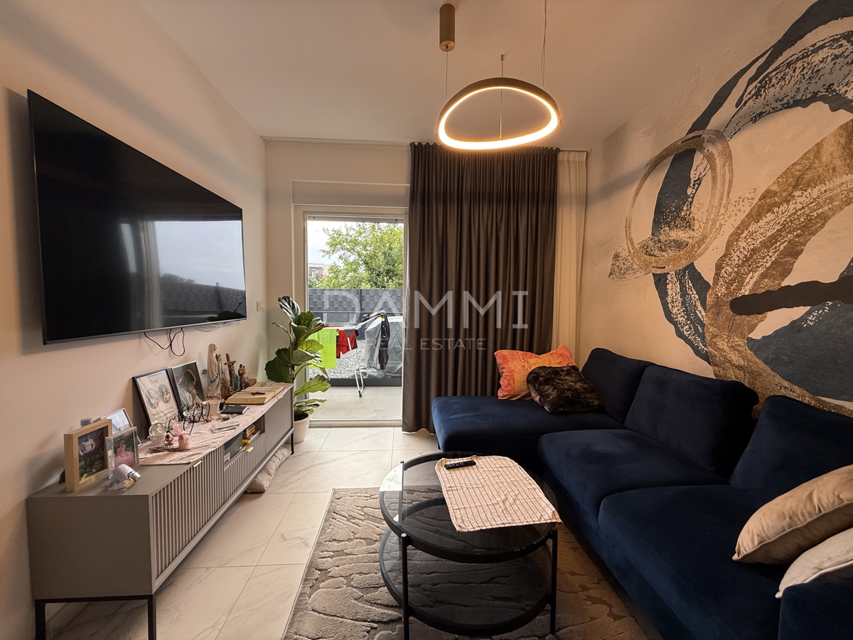 ISTRA, TAR - Appartamento 1 piano seminterrato, piano terra, giardino con jacuzzi ESCLUSIVO