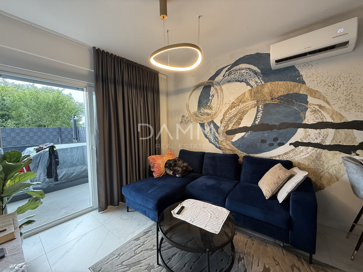 ISTRA, TAR - Appartamento 1 piano seminterrato, piano terra, giardino con jacuzzi ESCLUSIVO