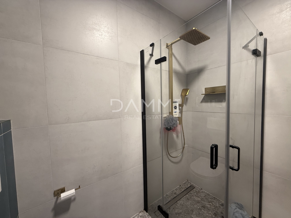 ISTRA, TAR - Appartamento 1 piano seminterrato, piano terra, giardino con jacuzzi ESCLUSIVO