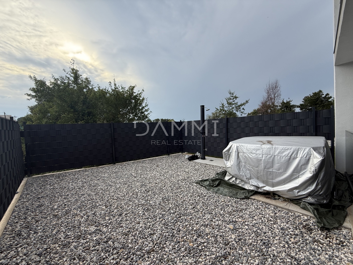 ISTRA, TAR - Appartamento 1 piano seminterrato, piano terra, giardino con jacuzzi ESCLUSIVO