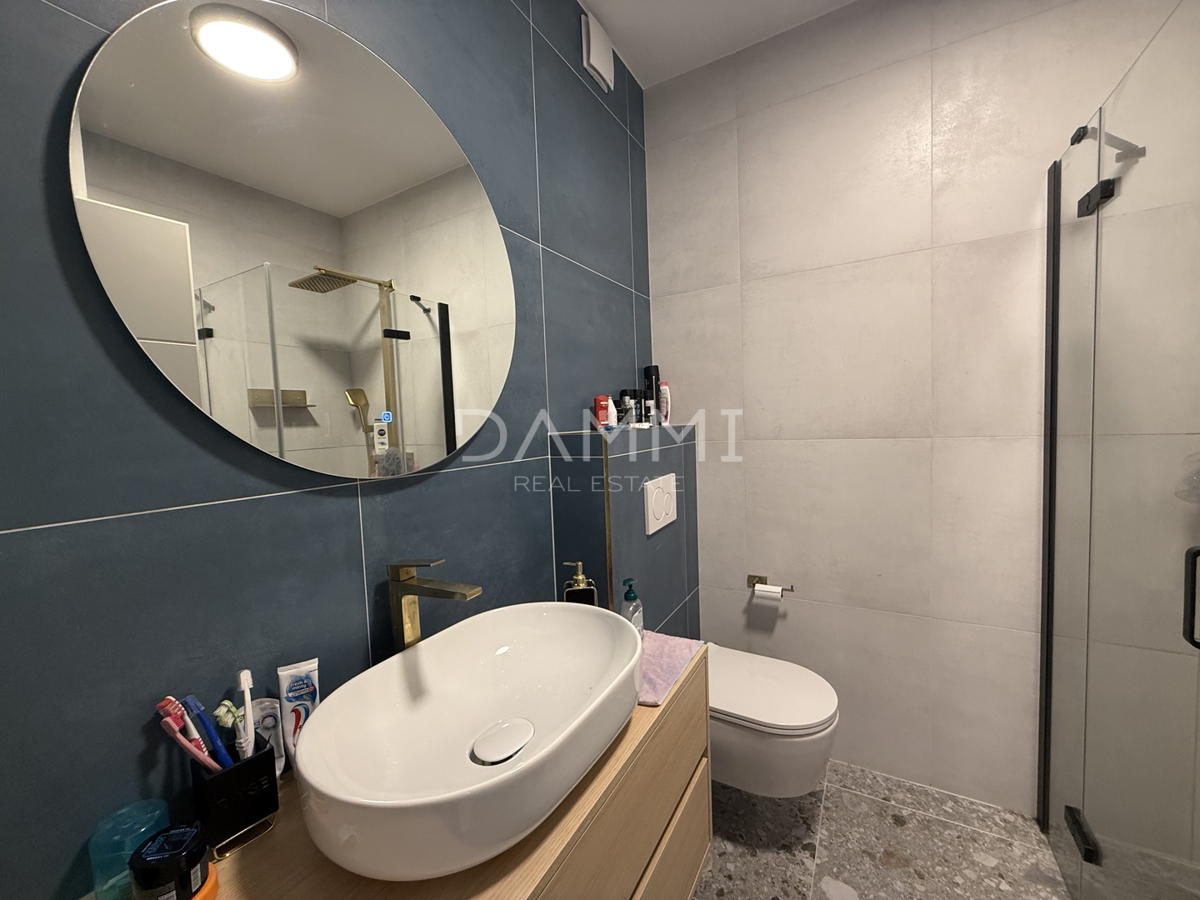 ISTRA, TAR - Appartamento 1 piano seminterrato, piano terra, giardino con jacuzzi ESCLUSIVO