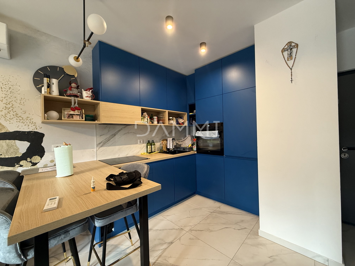 ISTRA, TAR - Appartamento 1 piano seminterrato, piano terra, giardino con jacuzzi ESCLUSIVO